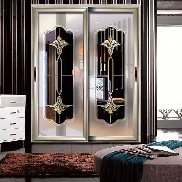 (镶嵌玻璃门↑)