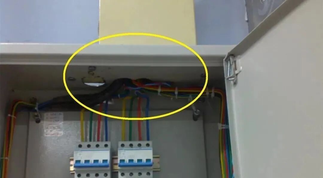 配电箱（柜）与桥架连接处如何做？这两种方法可以帮助你！的图1