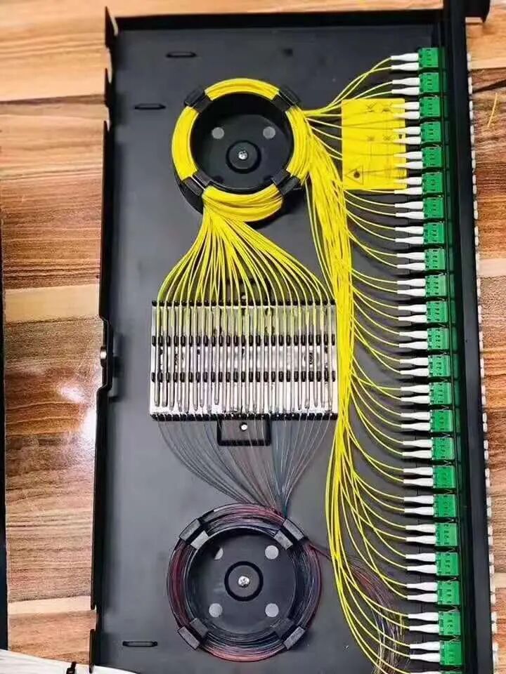 详细讲解光缆、终端盒、跳线、尾纤以及光纤各种接口的图2