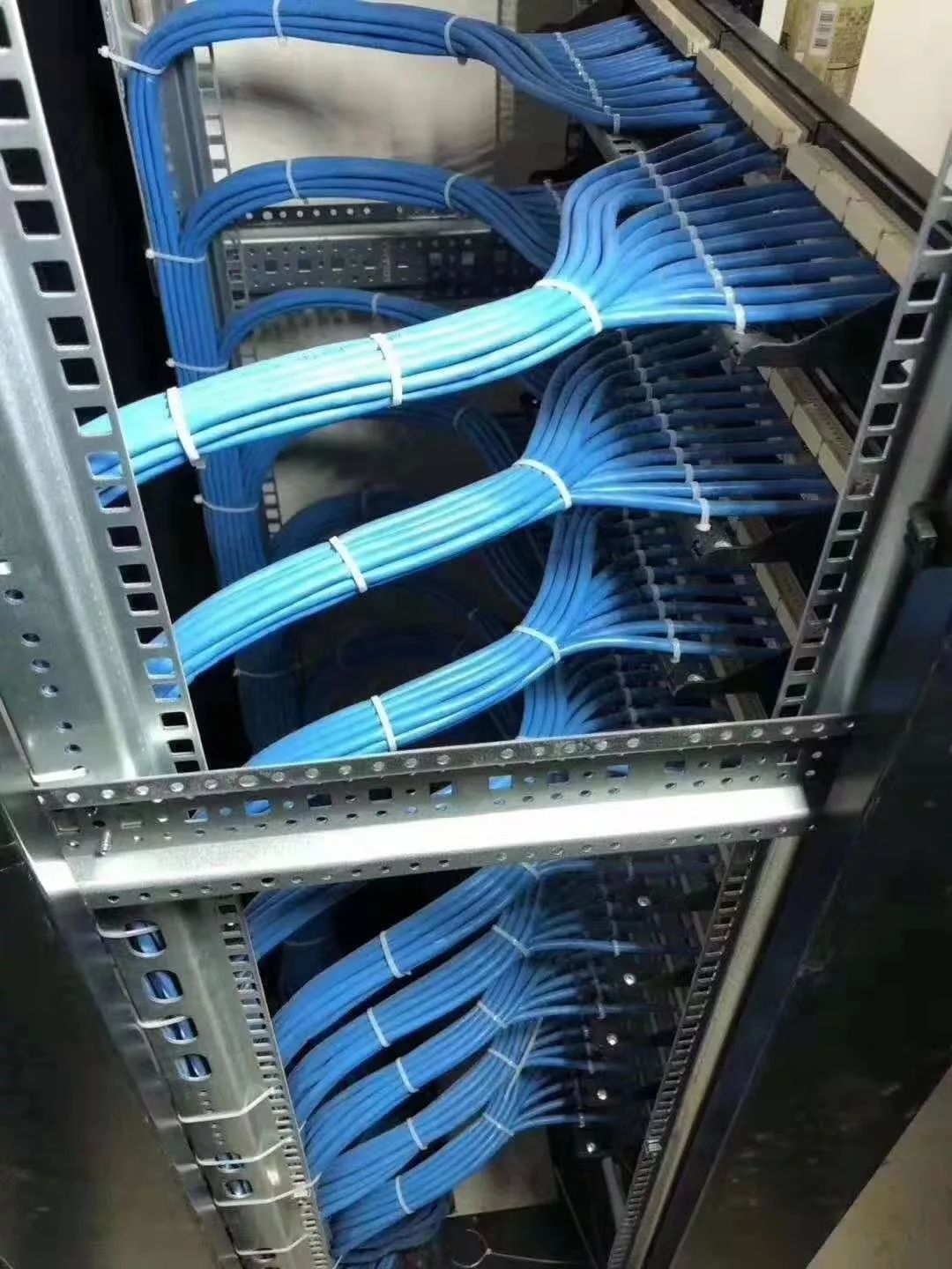 弱电工程师高标准施工图片,大师之作!(图6) 图片