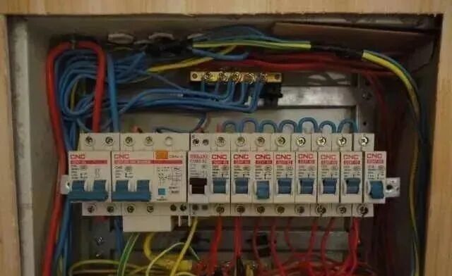 裝漏電開關還是先裝空氣開關的圖3