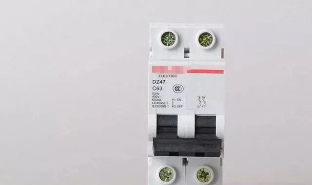 断路器如何接线？是左零右火吗？的图4