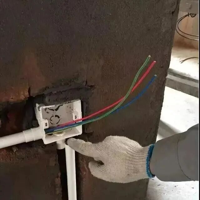 一看就懂的“电工布线电路实图解”的图16