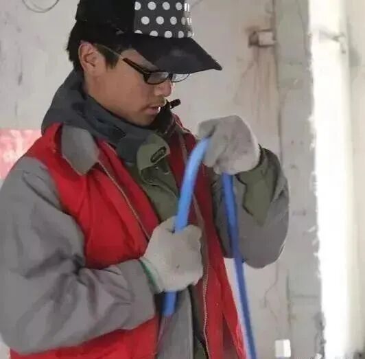 一看就懂的“电工布线电路实图解”的图5