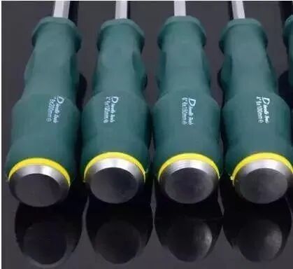 电工带电作业绝不允许使用的工具的图1