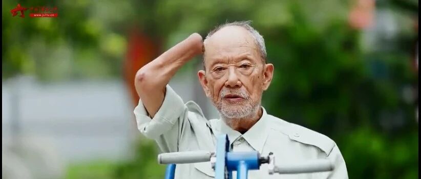 “向祖国报到”！“冰雕连”幸存老战士敬礼