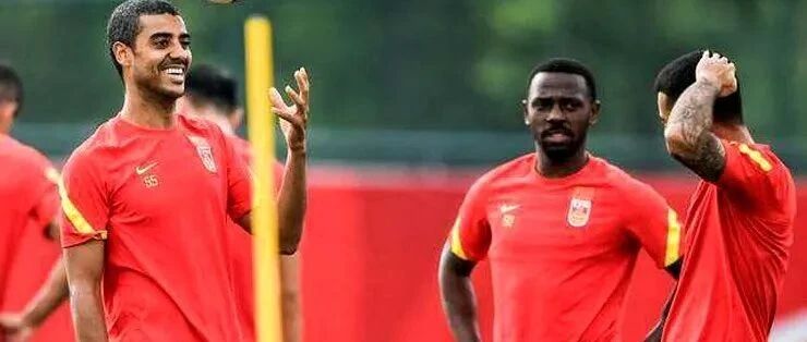 国足官宣，他回巴西了