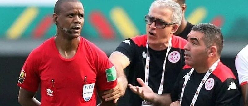 抗议黑哨！恐判0-3负