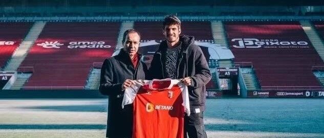 1日6笔官宣交易！蓝军卡卡解约，9年仅出场1次