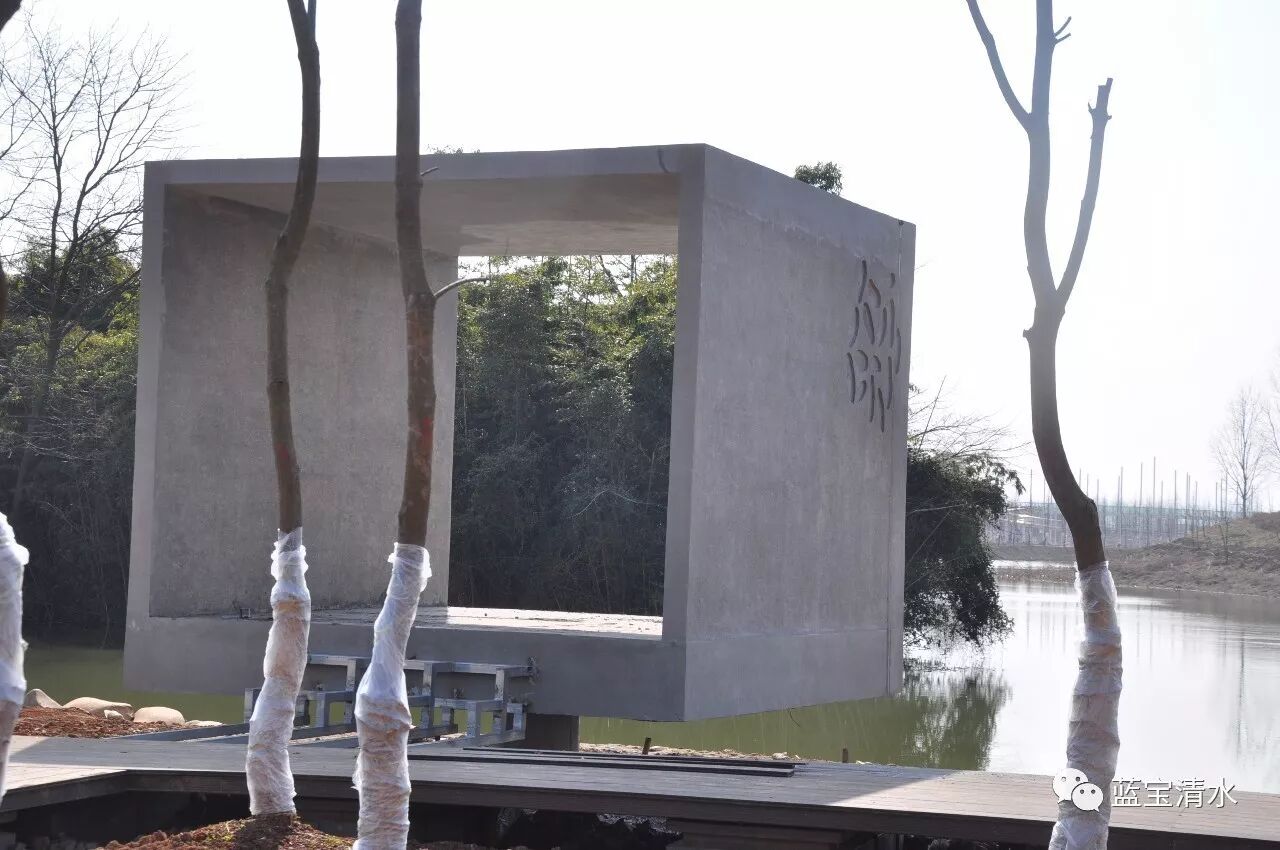 这样的混凝土亭子,随处可以看到,从远看并没有什么特色之处