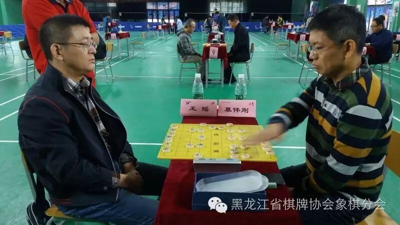 棋协大师,象棋著名业训教练张弘以7轮积12分的佳绩摘取会员分站赛棋王