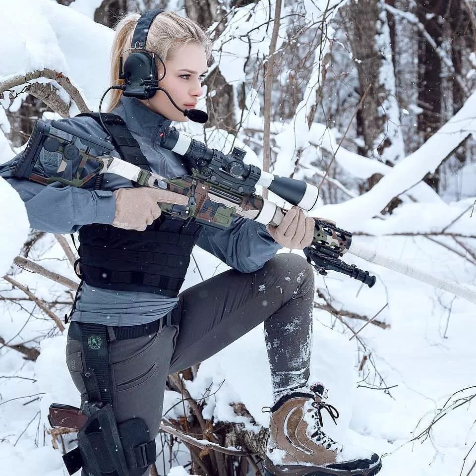 颜值高的俄罗斯女兵拍摄图集