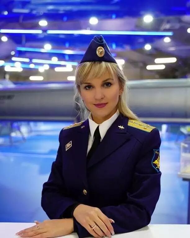 颜值高的俄罗斯女兵拍摄图集