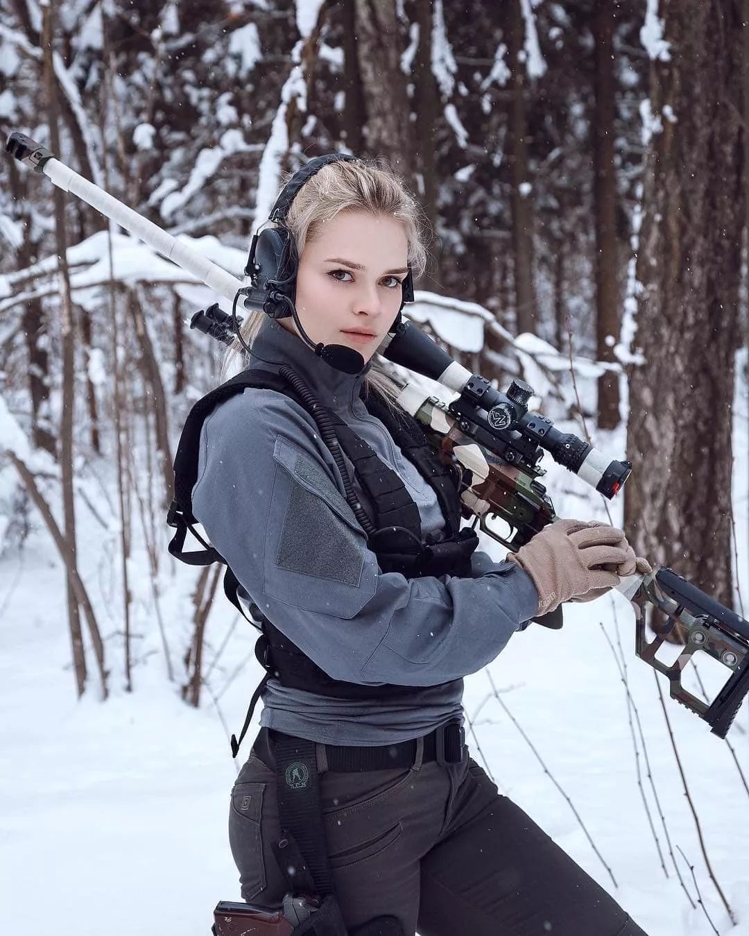 颜值高的俄罗斯女兵拍摄图集