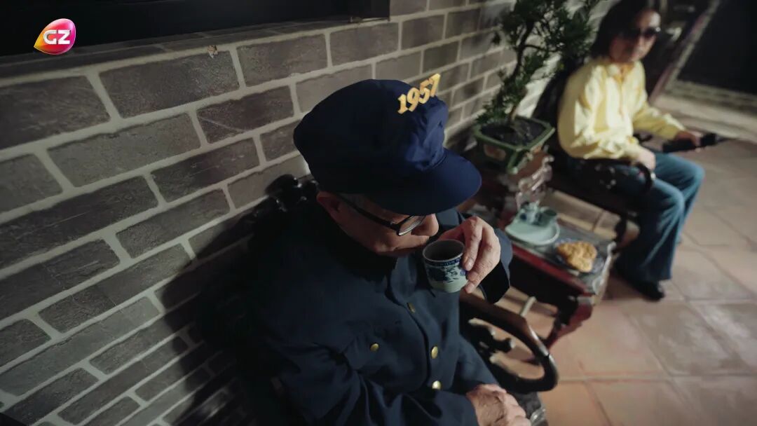 20260411-70年火爆全球的生意经  发布版_0002.jpg