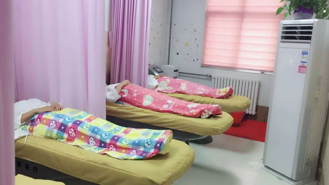 中药熏蒸床怎么熏蒸【健康科普】躺着就能养生？不妨来试试督脉熏蒸_https://www.jmylbn.com_新闻资讯_第6张