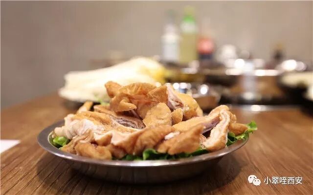 高新这个破房子里再现家庭老火锅的辉煌