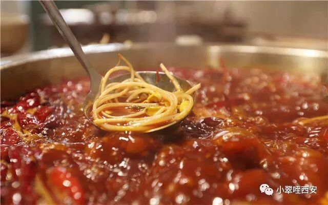 高新这个破房子里再现家庭老火锅的辉煌