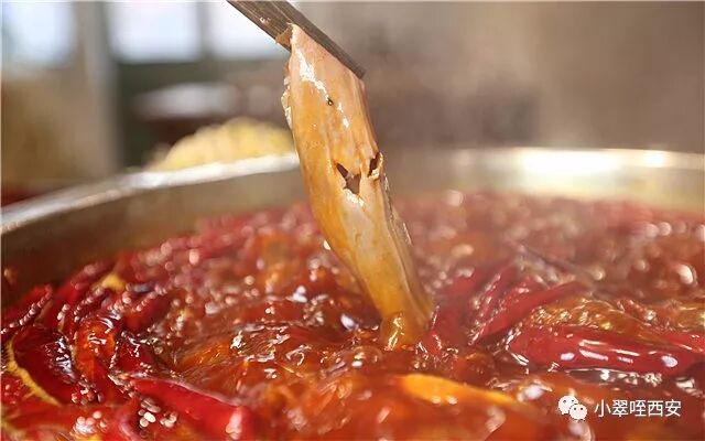 高新这个破房子里再现家庭老火锅的辉煌