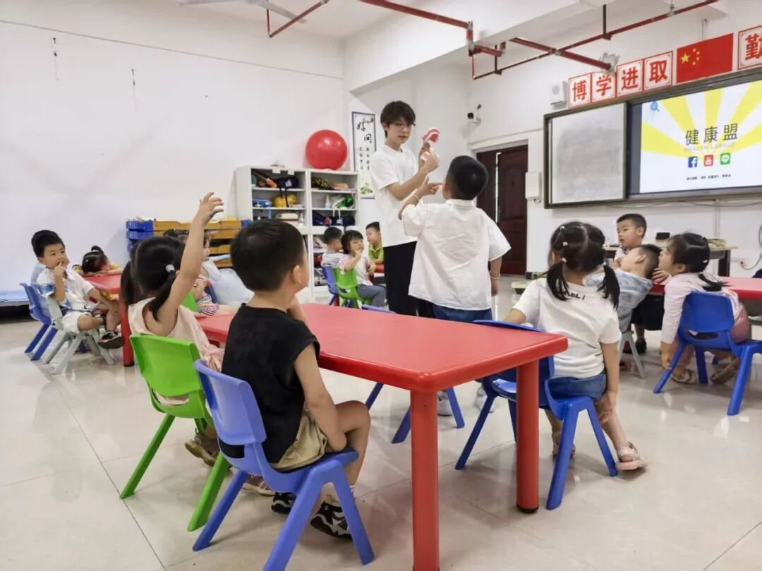 荷甲足球青年暑假图鉴　一群医学生的“变形记”