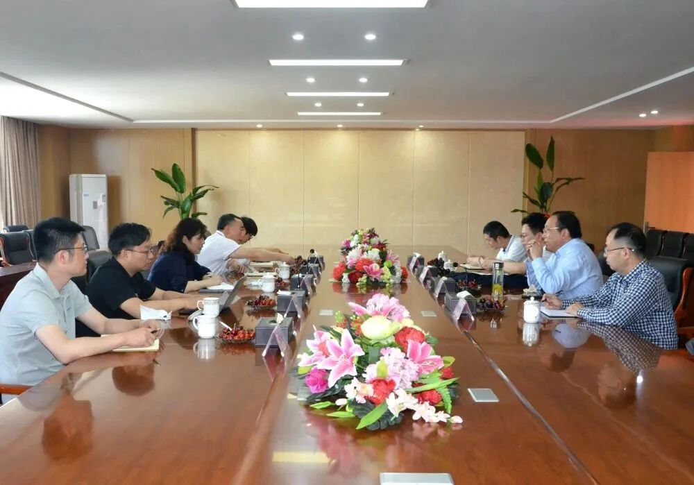 双方进行交流座谈