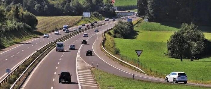 高速限速80，开到89违规吗？交警：记不住，3本驾照都不够扣