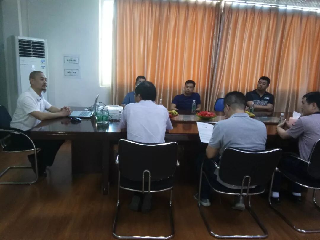 集團周董事長、中南大學郭博士一行 介紹了公司的企業(yè)文化及發(fā)展歷程