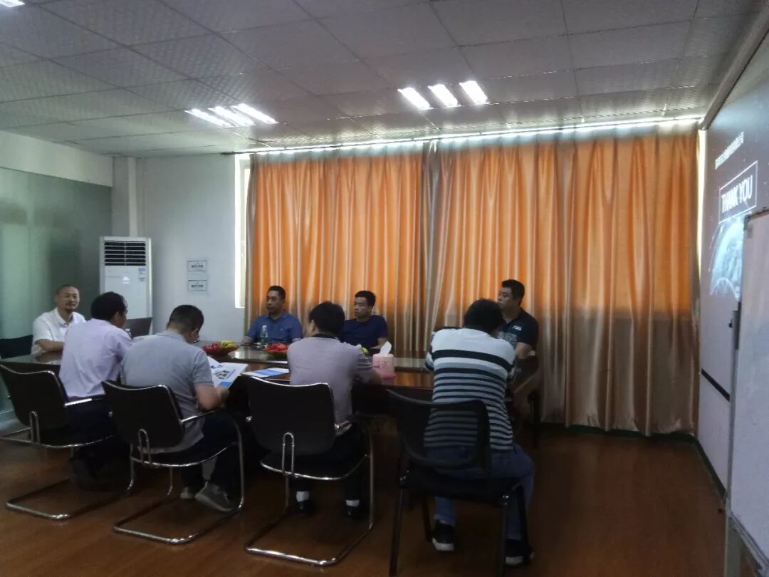 集團周董事長、中南大學郭博士一行 介紹了公司的企業(yè)文化及發(fā)展歷程