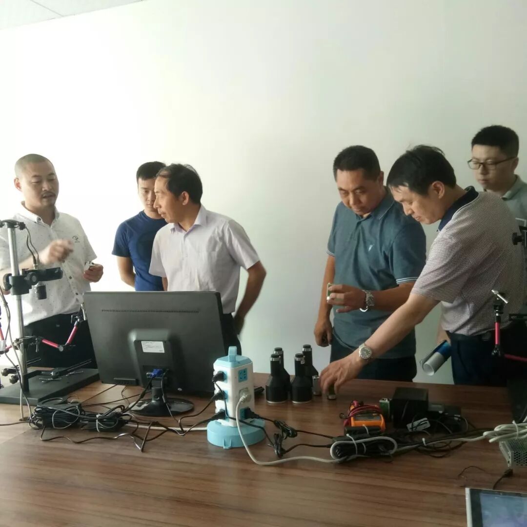 集團周董事長、中南大學郭博士一行 介紹了公司的技術產(chǎn)品