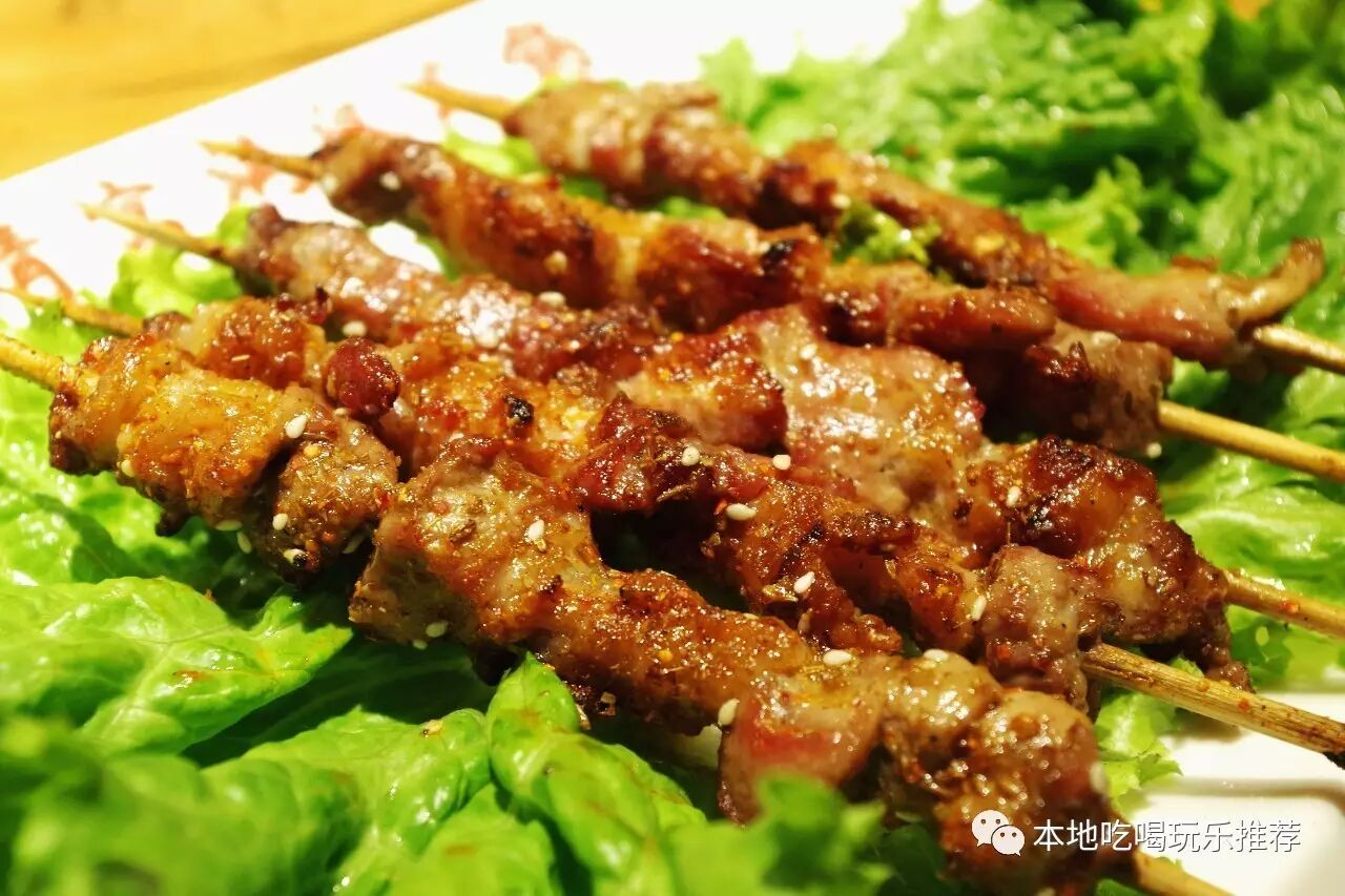 羊脆骨羊宝羊板筋饭盒海鲜豆腐花蛤的鲜和豆腐的鲜全都融合在汤里,喝