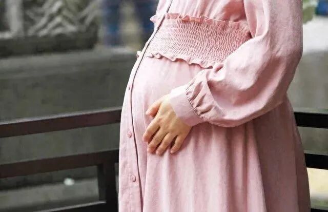 剪脐带用什么剪刀福建13岁男孩给妈妈接生，全程无剪刀无酒精，用口罩绳结扎脐带，医生赶来后惊呆了！_https://www.jmylbn.com_新闻资讯_第1张