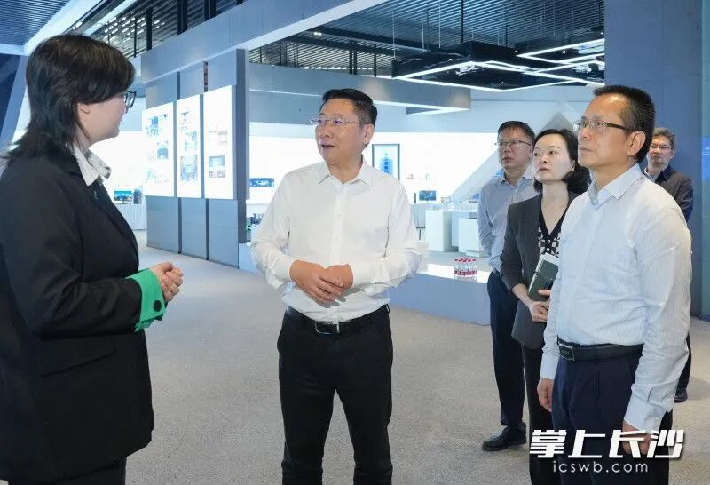国家新一代自主安全计算系统产业集群展示交流中心调研现场。 均为长沙晚报全媒体记者 邹麟 摄
