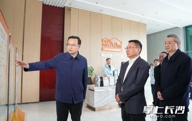 陈博彰在长沙青年人才驿站马栏山站调研。 均为长沙晚报全媒体记者 邹麟 摄