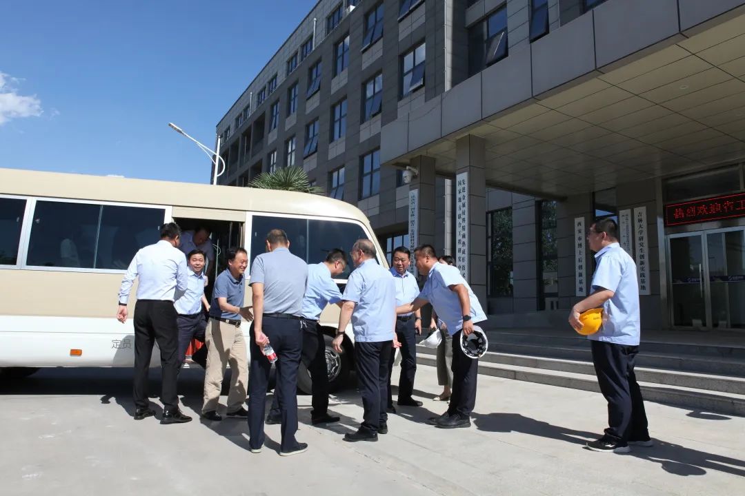 陕西省工信厅厅长张宗科一行莅临超晶科技调研(图1) 陕西省工信厅厅长张宗科一行莅临超晶科技调研(图1)