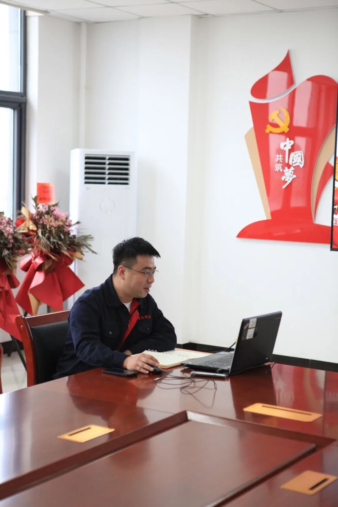 超晶科技团支部组织开展“喜迎二十大：《论党的青年工作》专题学习”活动(图1)