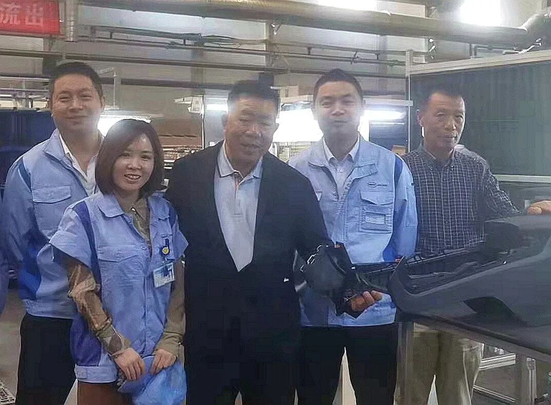 天南地北象山人周辞美马踏春风逐好梦