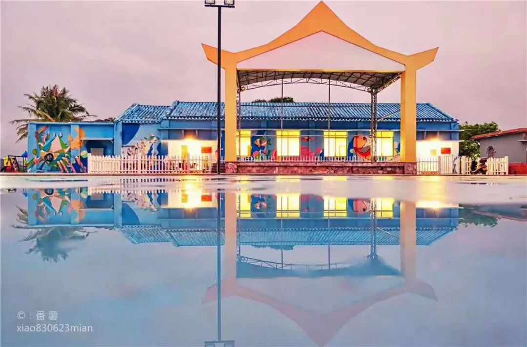 海宴建成了几家颇具东南亚风情的特色民宿.