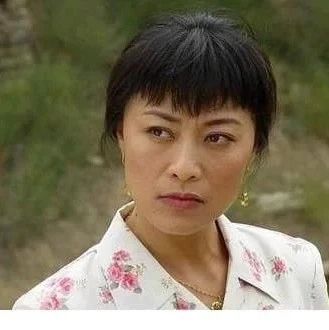 岳红:28岁成单亲妈妈,患癌后女儿一夜间长大,风光背后有眼泪