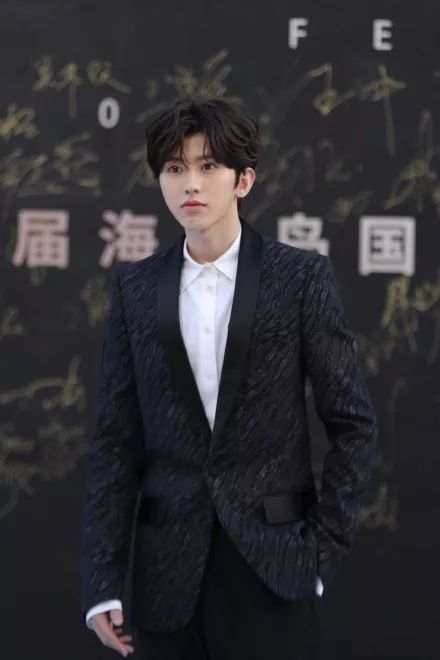 TFBOYS、陳立農、孟美岐等明星出席騰訊音樂娛樂盛典；蔡徐坤、許魏洲出席海南島國際電影節閉幕式 娛樂 第10張