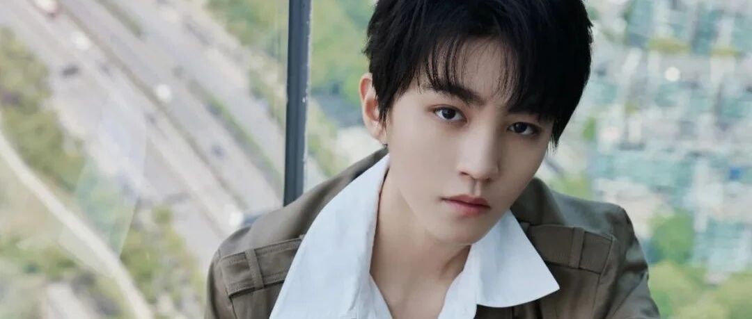 王俊凯出席活动；刘宇宁、杨芸晴现身机场；杨幂封面公开；赵丽颖、张哲瀚、张彬彬、米