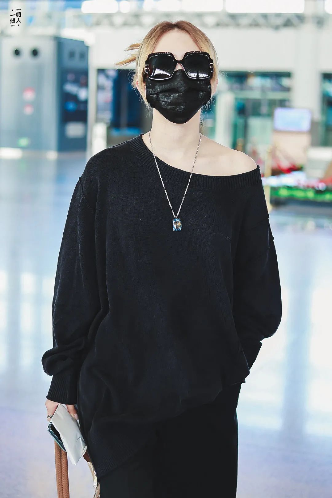 张哲瀚、孟美岐、欧阳娜娜、程潇现身机场;龚俊解锁新代言;邓伦、黄明昊、杨幂、关晓彤、李紫婷等人新歌上线;《你微笑时很美》今日开播-微信头条网 张哲瀚、孟美岐、欧阳娜娜、程潇现身机场;龚俊解锁新代言;邓伦、黄明昊、杨幂、关晓彤、李紫婷等人新歌上线;《你微笑时很美》今日开播
