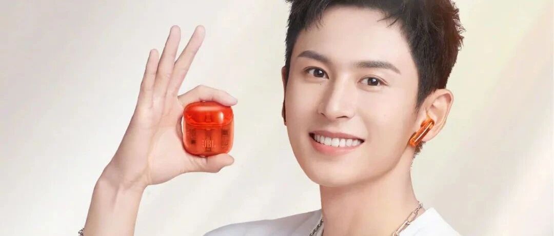 张艺兴出席活动；陈立农、严浩翔、贺峻霖、希林娜依·高、徐梦洁现身机场；张哲瀚、阿