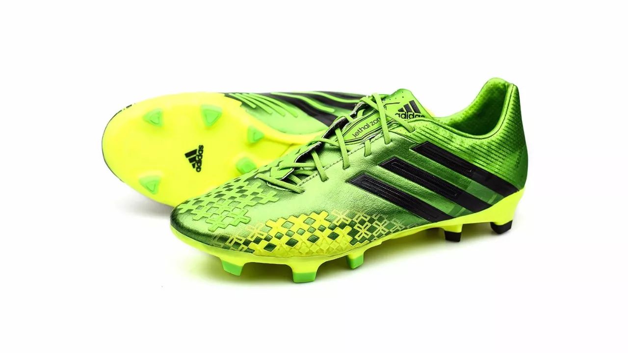爱迪达斯adidas新款鞋_adidas 足球鞋四大系列_adidas贝壳鞋