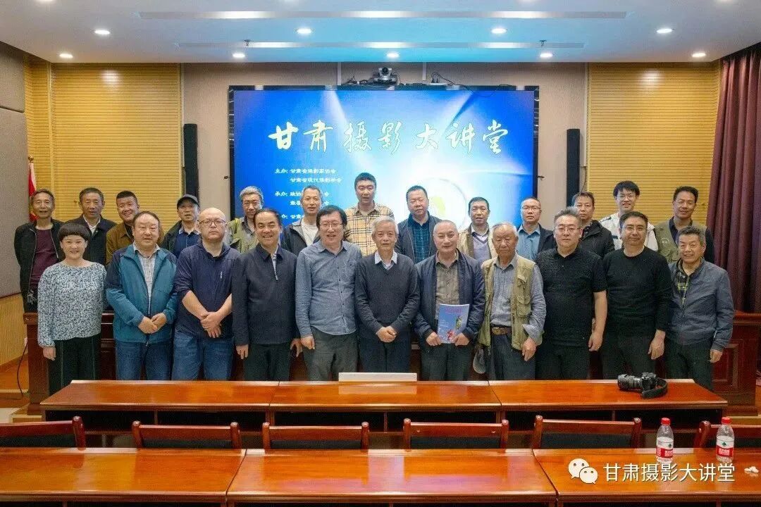 参加大讲堂部分人员合影.jpg