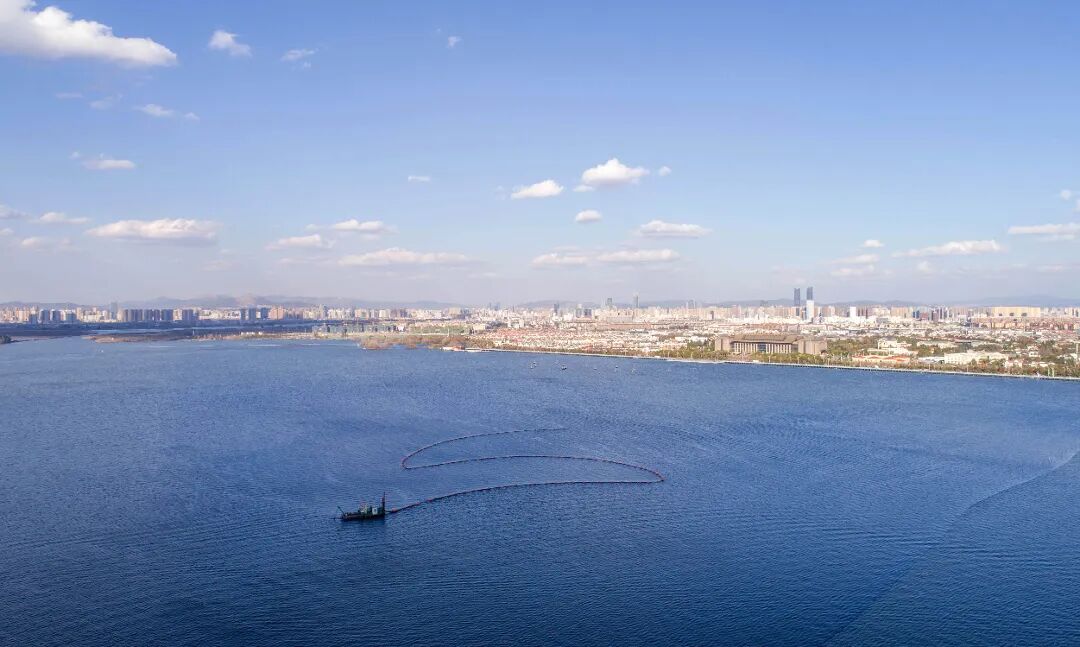 滇池大景（新华社）.JPG