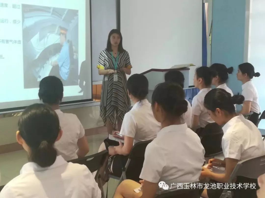 高铁乘务学校有哪些专业_哪些学校有高铁乘务_高铁乘务学校有哪几所