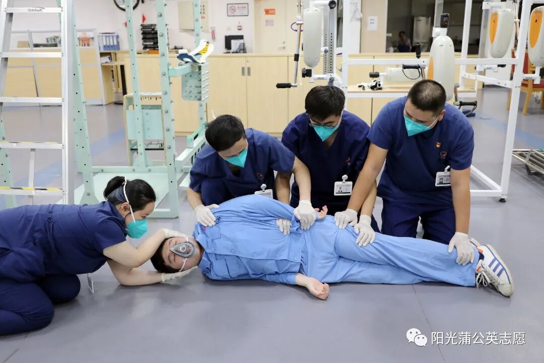 担架怎么固定【科普】急救现场我该如何搬运？_https://www.jmylbn.com_新闻资讯_第11张