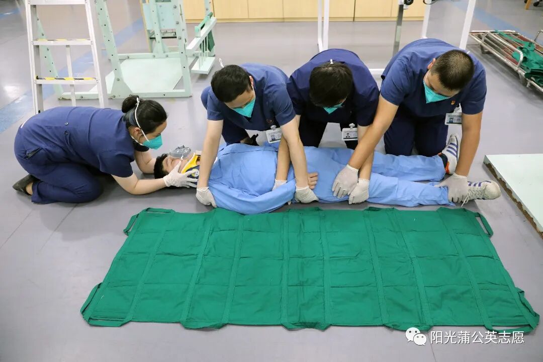 担架怎么固定【科普】急救现场我该如何搬运？_https://www.jmylbn.com_新闻资讯_第8张