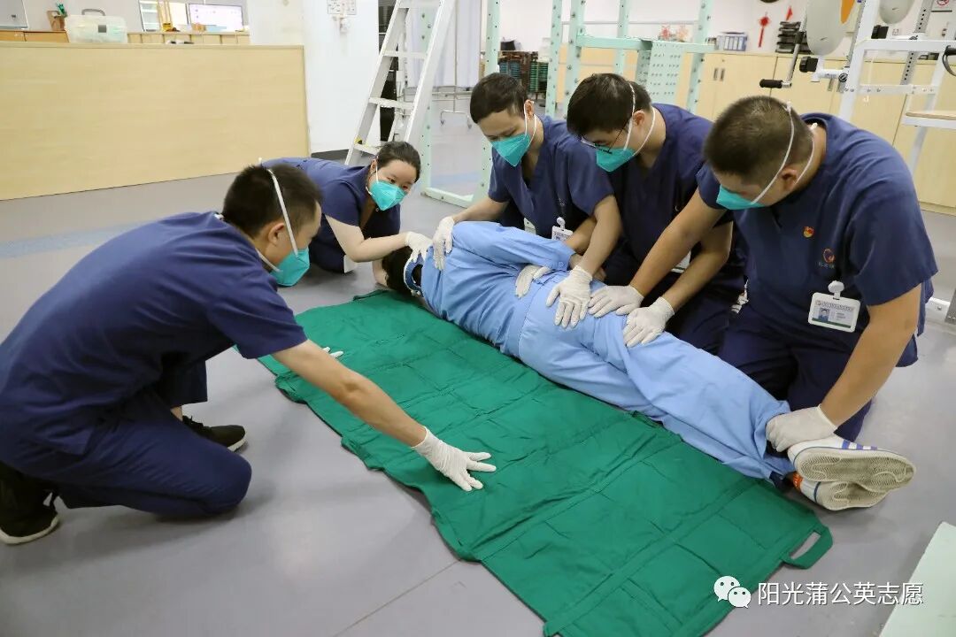 担架怎么固定【科普】急救现场我该如何搬运？_https://www.jmylbn.com_新闻资讯_第9张