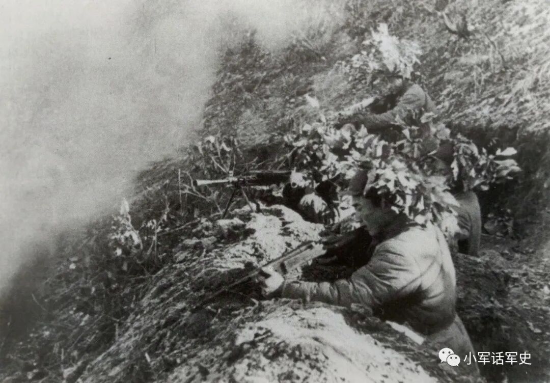 337团在龙源里阻击敌人29日,麦克阿瑟在志愿军的沉重打击下无可奈何